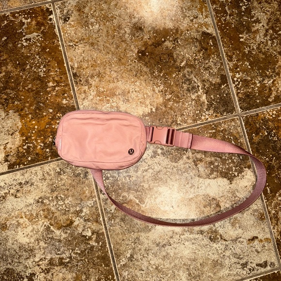 Lululemon Everywhere Belt Bag - Picture 1 of 6